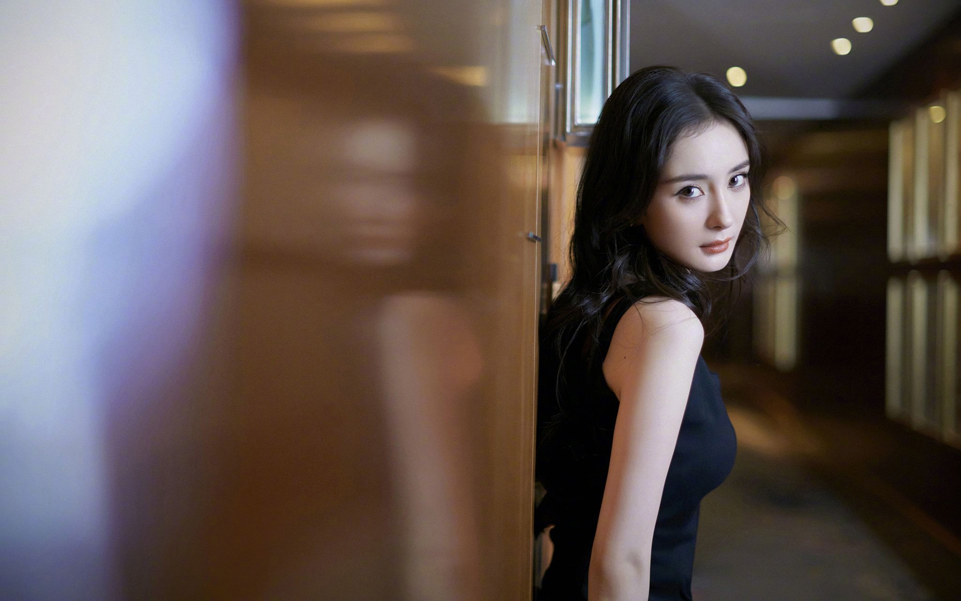 kaiyun开云·官方网站-_青少年极限冲浪：海浪中的青春印记_，冲浪极限运动