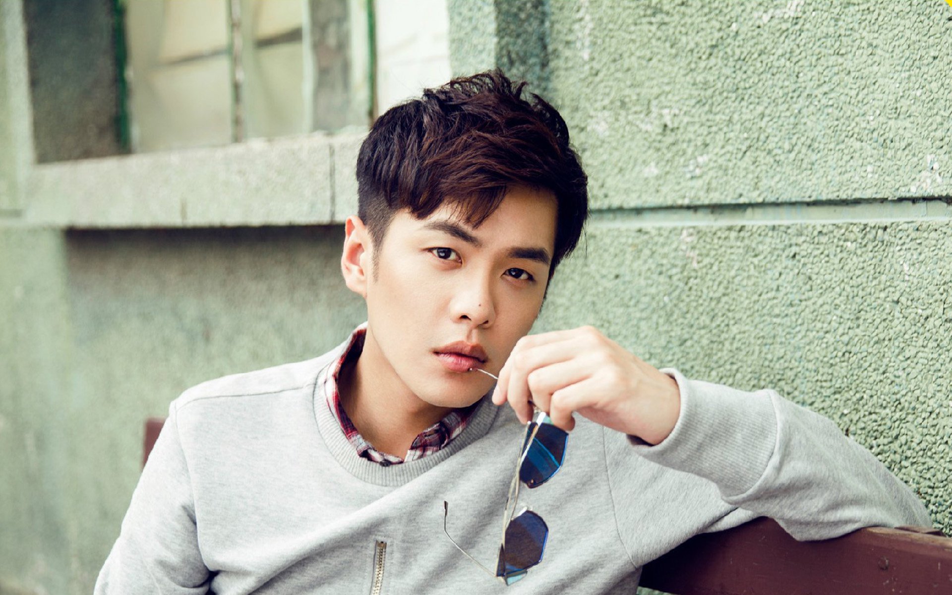 全明星票选首轮公布，库里继续领跑后场票数，全明星赛库里得分